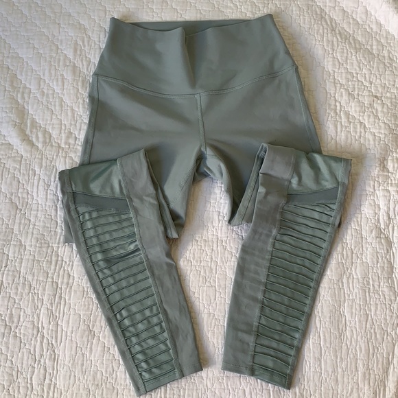 Light aqua Alo Yoga Moto legging - Picture 5 of 6